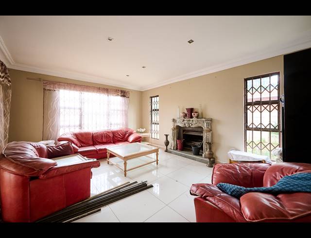 8 BEDROOM HOUSE FOR SALE IN NOORDWYK